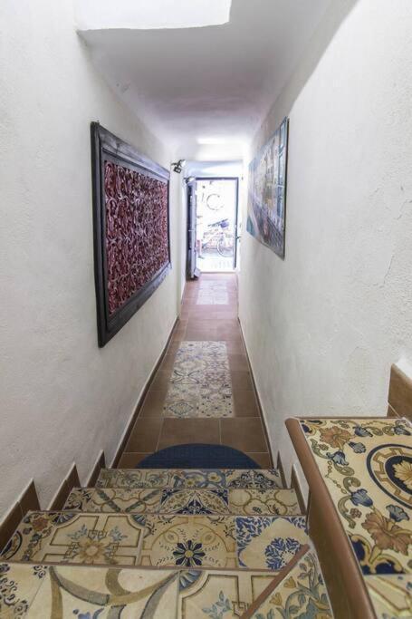 Preciosa Casa En Vilajoyosa Con Vistas Al Mar En Las Casas Colgantes Del Casco Antiguo Villajoyosa  Exterior foto